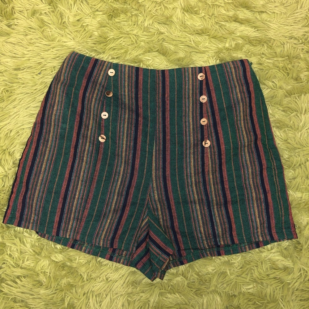STRIPED BUTTON SHORTS